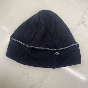 Lululemon Women’s Black and Blue Pony Tail Beanie OS